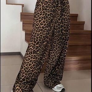 Plus Size 16 Leopard Print Pant Size 2XL